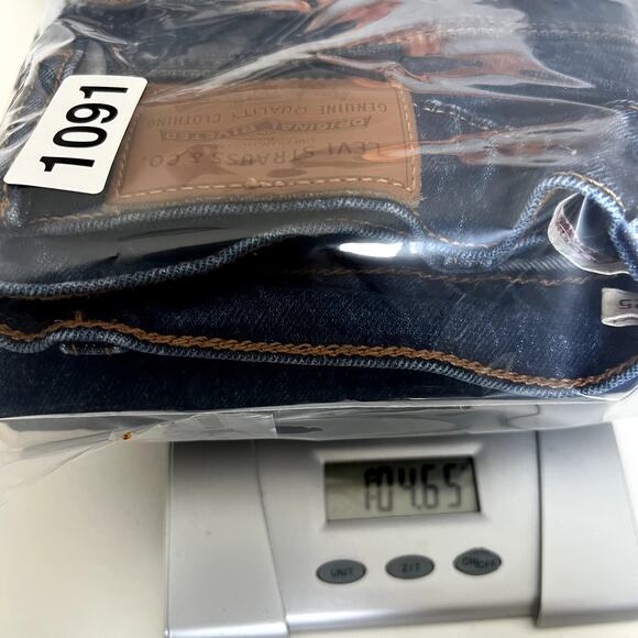 Levi's Women's Blue Jeans - Picture 14 of 14